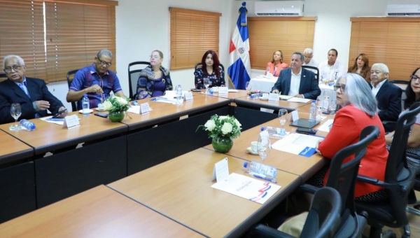 Director Peralta preside reunión del Consejo Promipyme